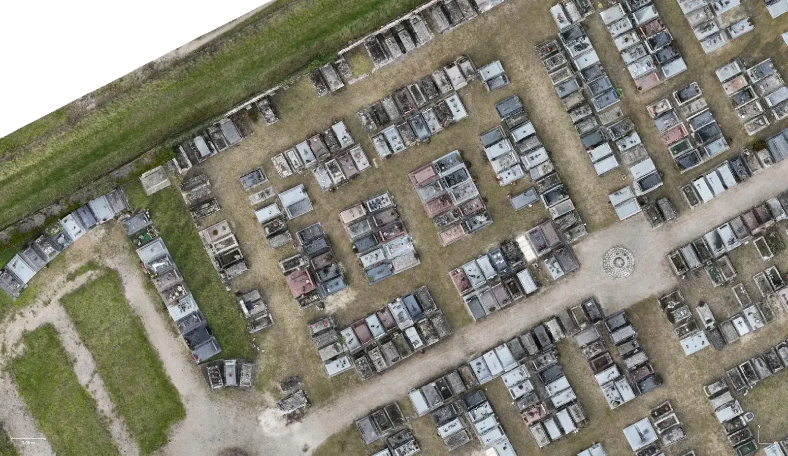 Entretien cimetière communal — orthophotographie aérienne géoréférencée montrant les allées, carrés et sépultures